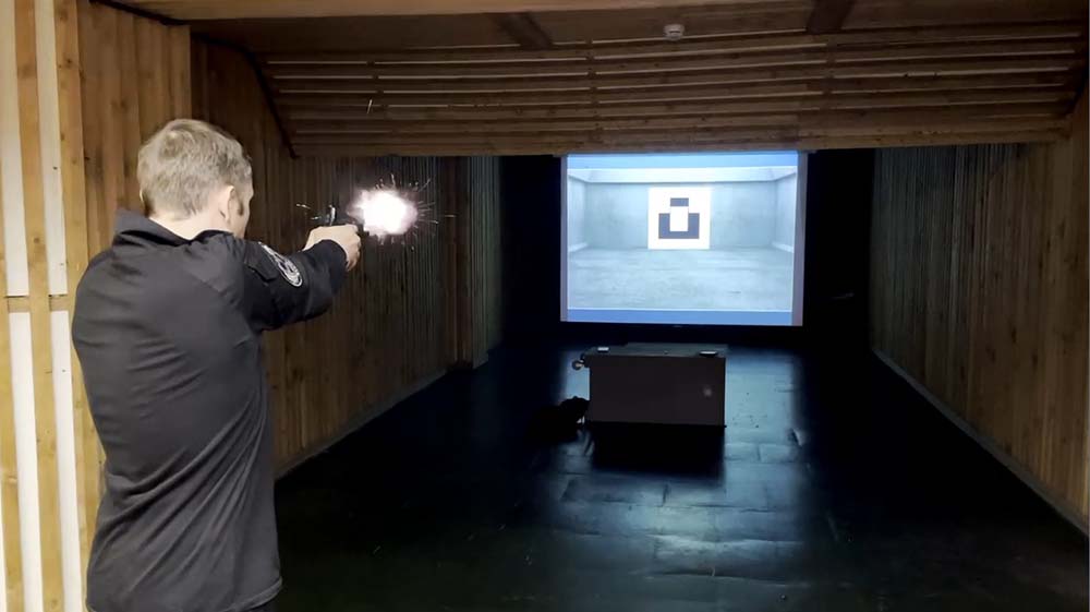 Стрельба холостым патроном в лазерном тире Рубин (Видео)